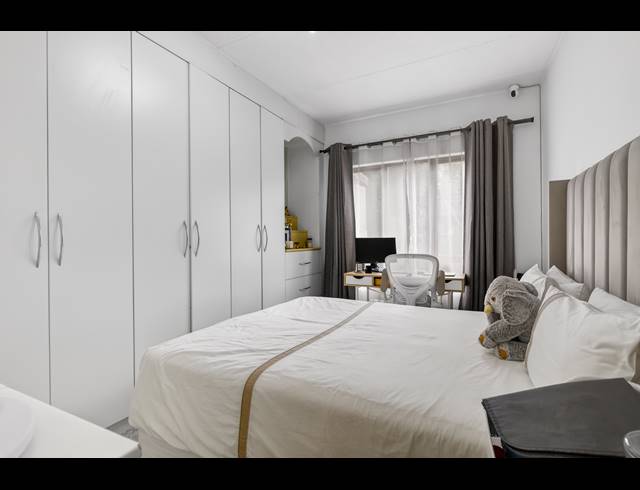 2 BEDROOM APARTMENT FOR SALE IN SUNNINGHILL